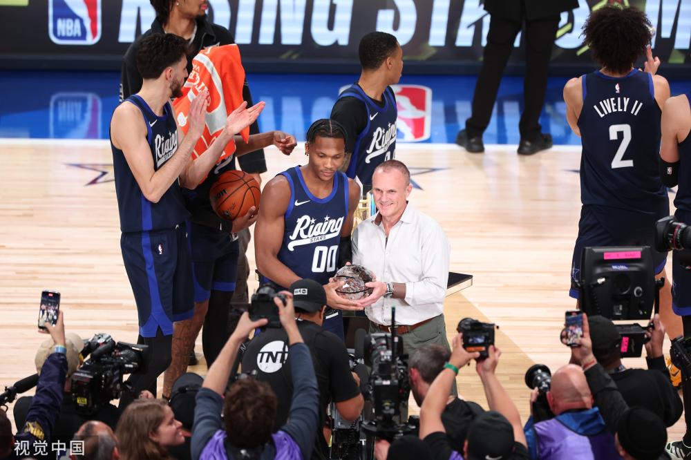 他们带来新 他们带来新