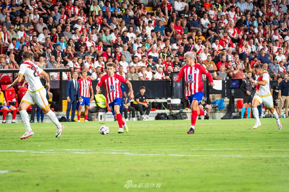 相比之下 相比之下